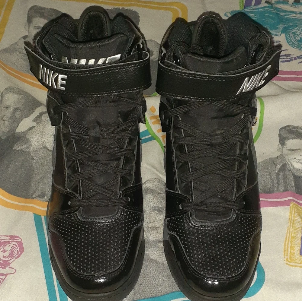 Retro Nostalgic Nike Black High-Top Sneakers - Picture 2 of 13
